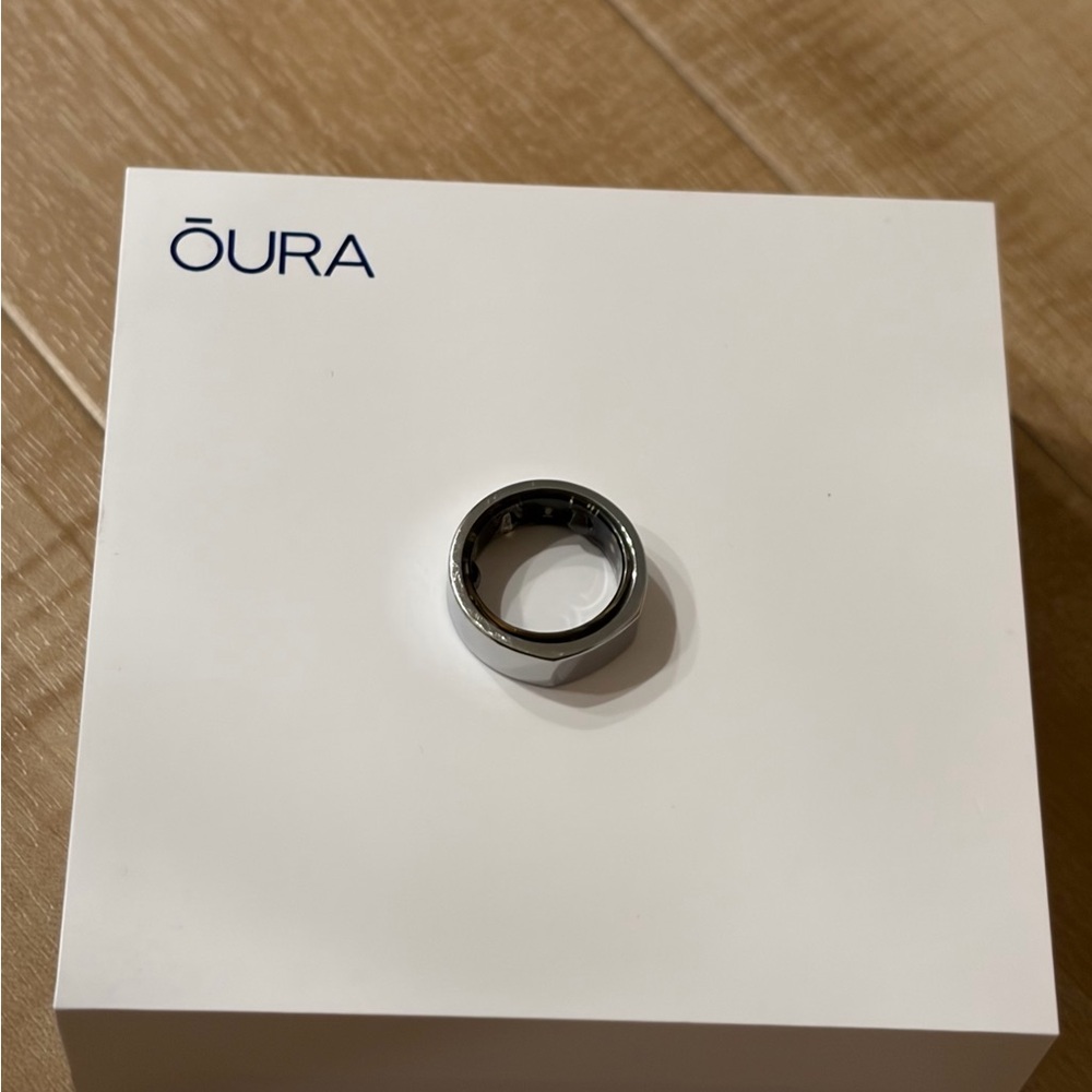 Oura Gen3 Size 7 Ring Heritage Silver + charger